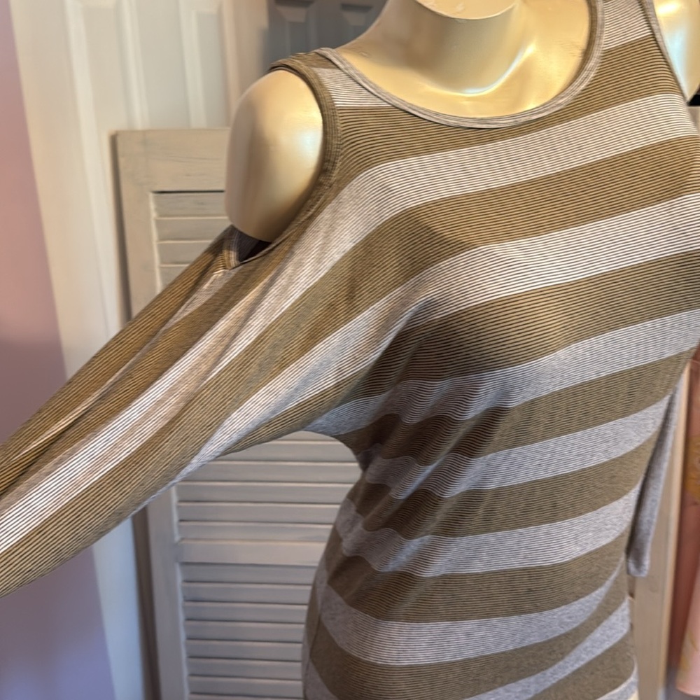VINTAGE Fenn Wright Manson green and Gray Fitted cold shoulder 3 quarter sleeve